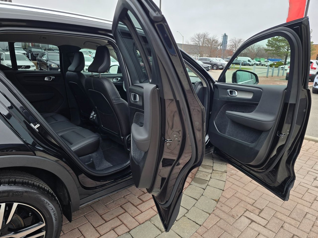 2025 Volvo XC40 CORE BRIGHT THEME-10