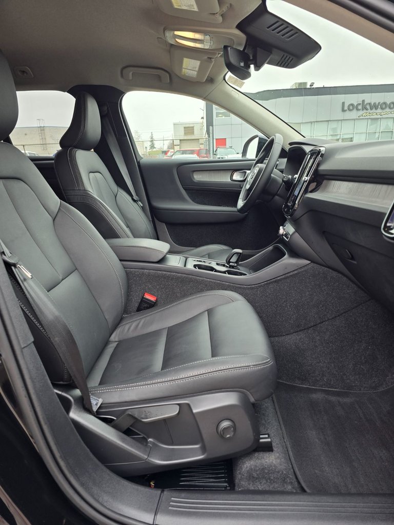 2025 Volvo XC40 CORE BRIGHT THEME-23