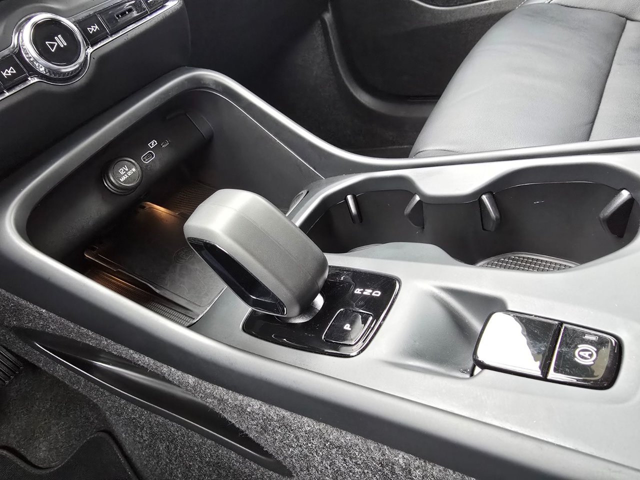 2025 Volvo XC40 CORE BRIGHT THEME-29