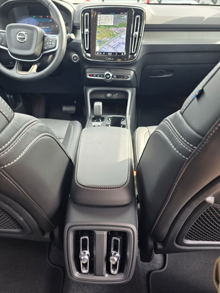 2025 Volvo XC40 CORE BRIGHT THEME-21
