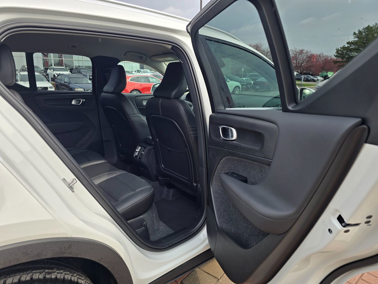 2025 Volvo XC40 CORE BRIGHT THEME-18