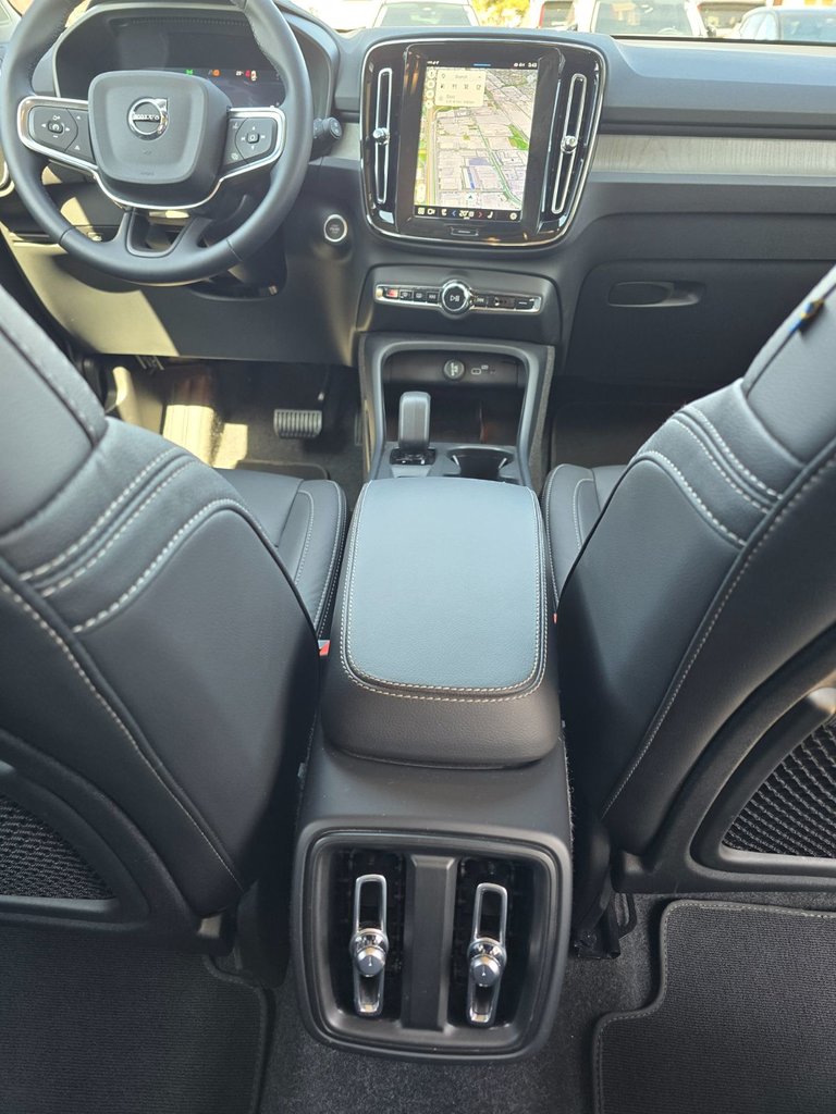 2025 Volvo XC40 CORE BRIGHT THEME-21