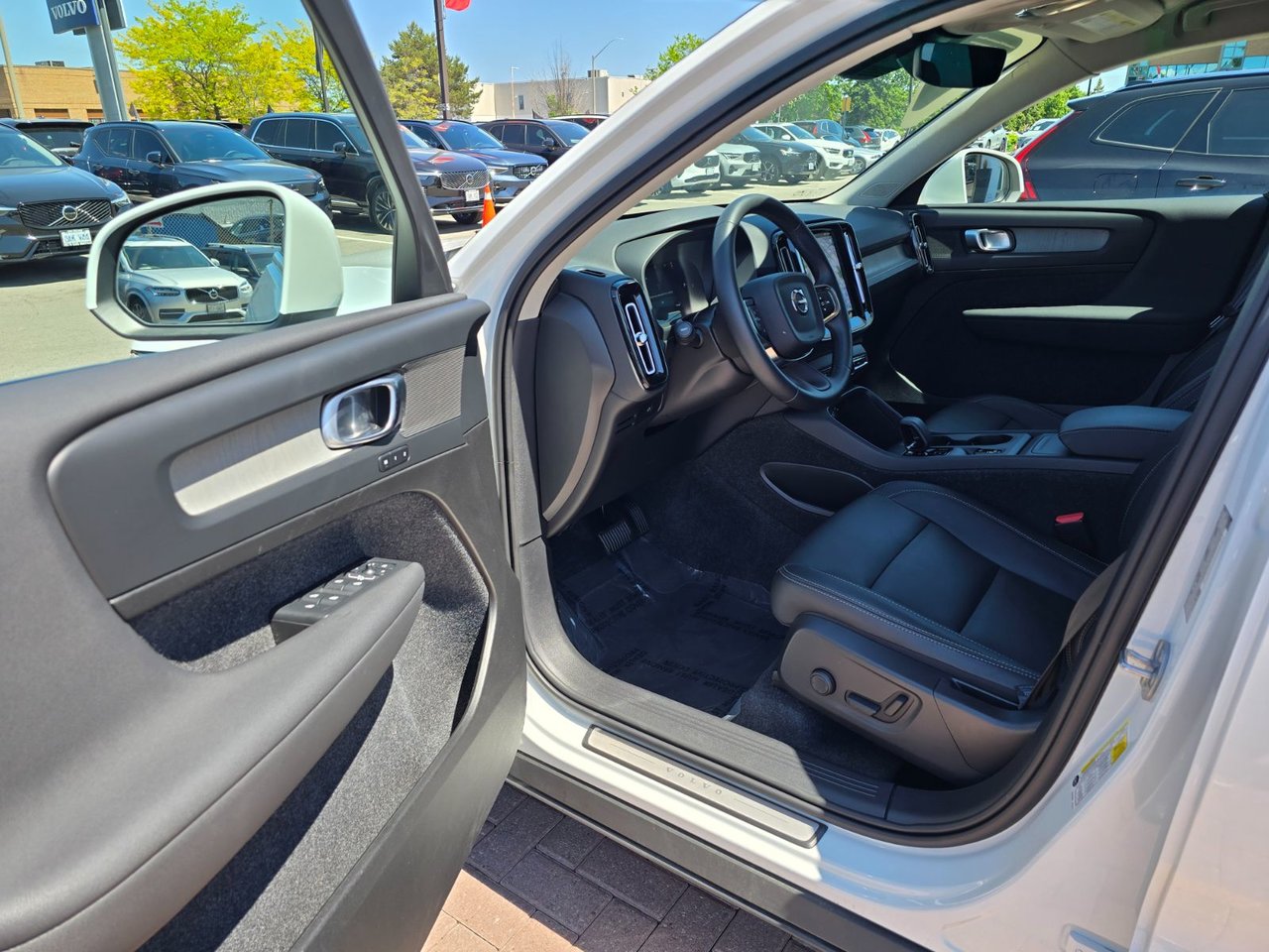 2025 Volvo XC40 CORE BRIGHT THEME-12