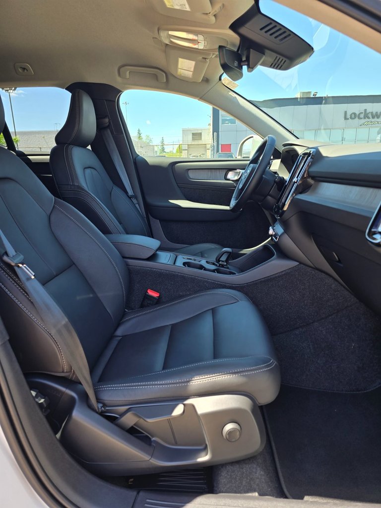 2025 Volvo XC40 CORE BRIGHT THEME-23