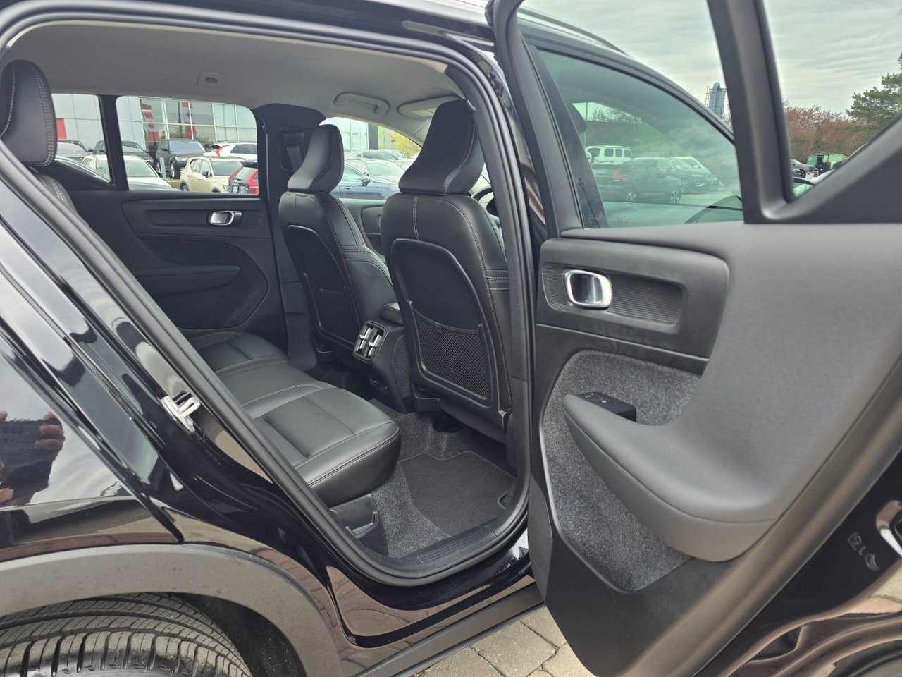 2025 Volvo XC40 CORE BRIGHT THEME-18