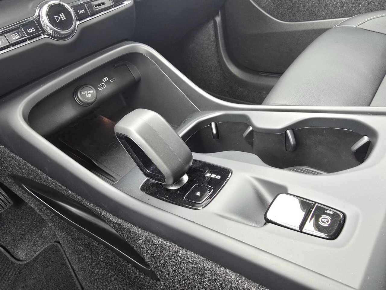 2025 Volvo XC40 CORE BRIGHT THEME-27