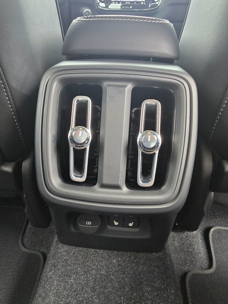 2025 Volvo XC40 CORE BRIGHT THEME-20
