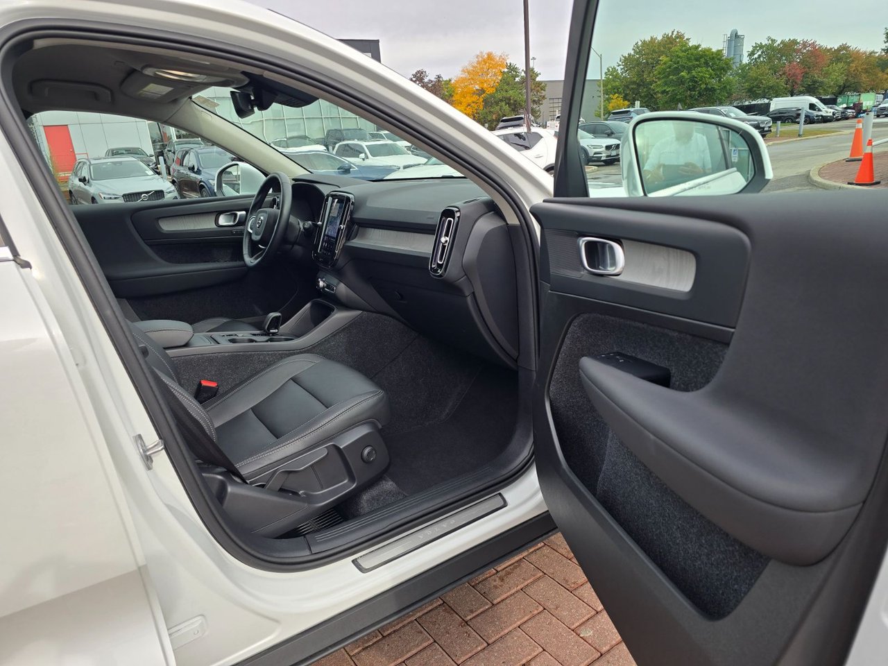 2025 Volvo XC40 CORE BRIGHT THEME-23