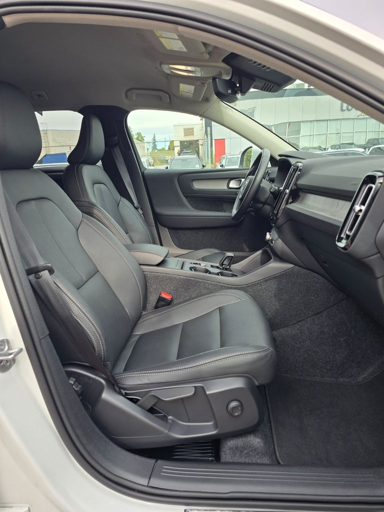 2025 Volvo XC40 CORE BRIGHT THEME-24