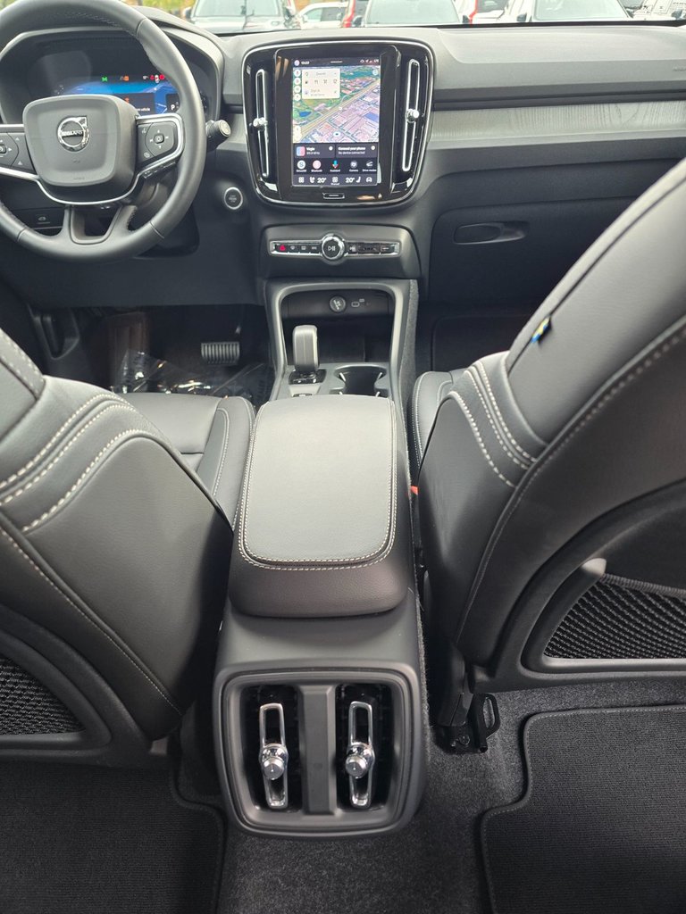 2025 Volvo XC40 CORE BRIGHT THEME-22