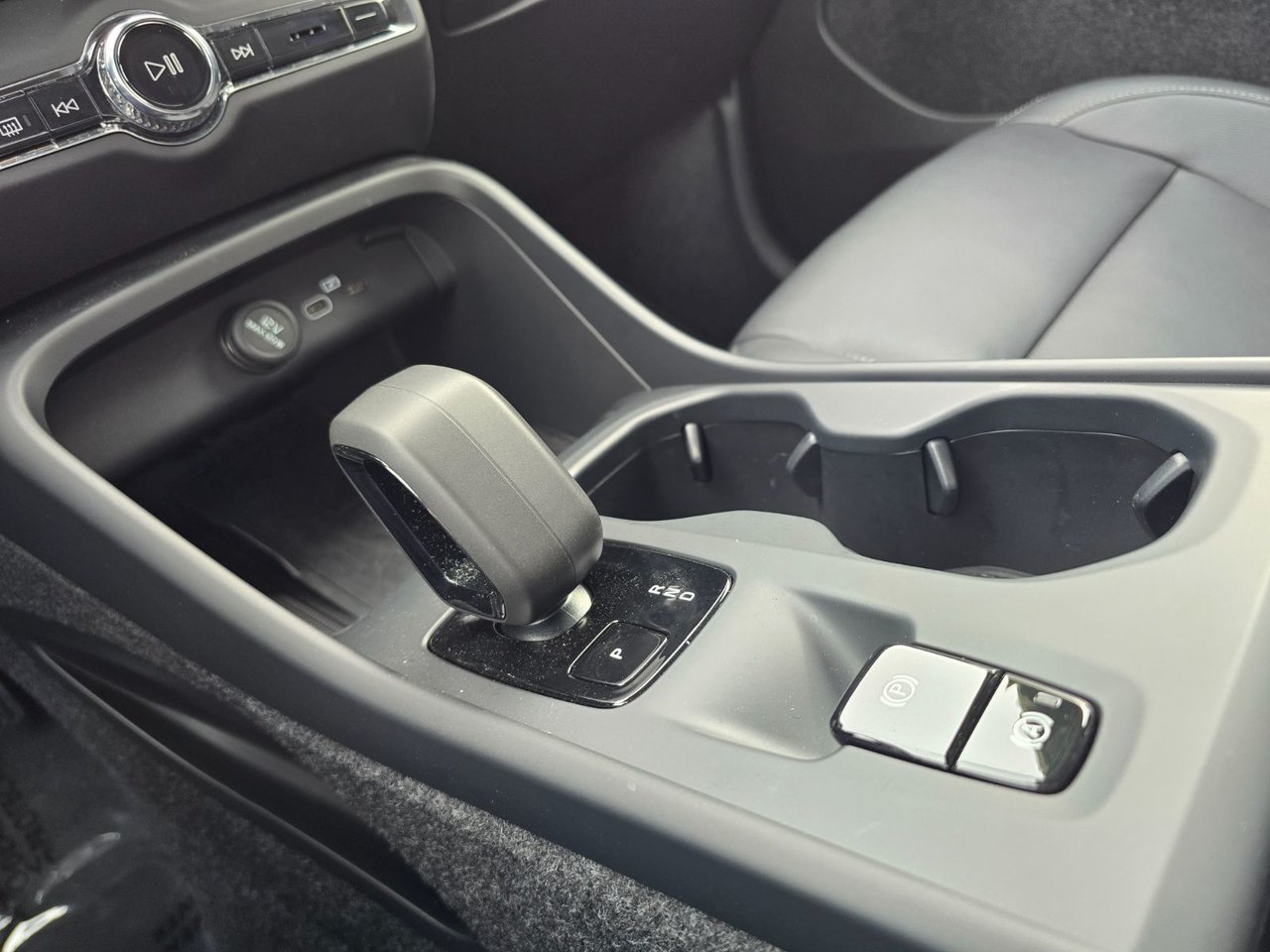 2025 Volvo XC40 CORE BRIGHT THEME-30