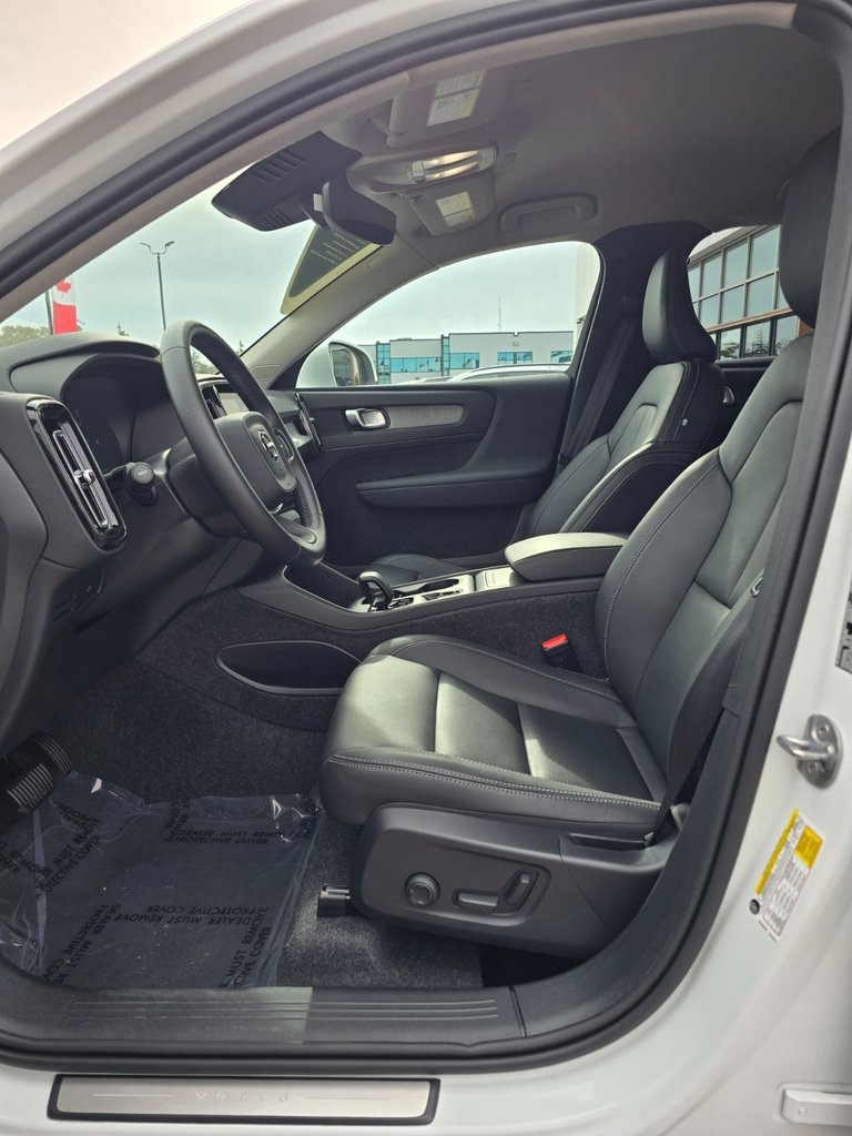 2025 Volvo XC40 CORE BRIGHT THEME-25