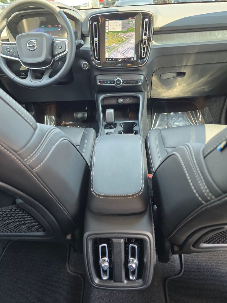 2025 Volvo XC40 CORE BRIGHT THEME-21