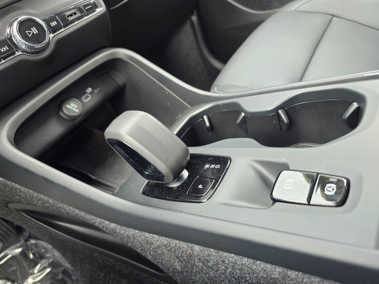 2025 Volvo XC40 CORE BRIGHT THEME-27