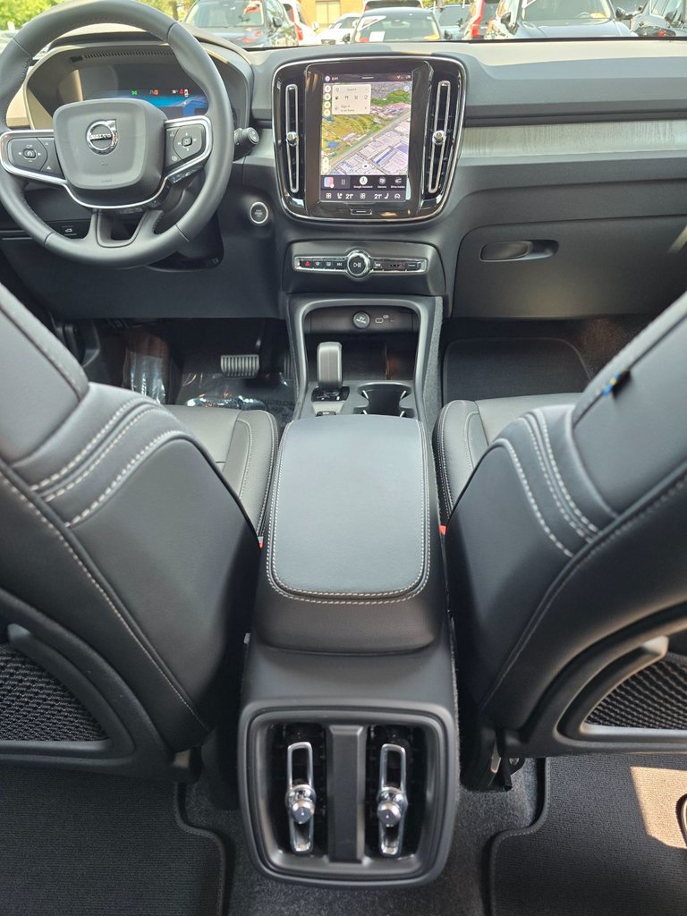 2025 Volvo XC40 CORE BRIGHT THEME-21