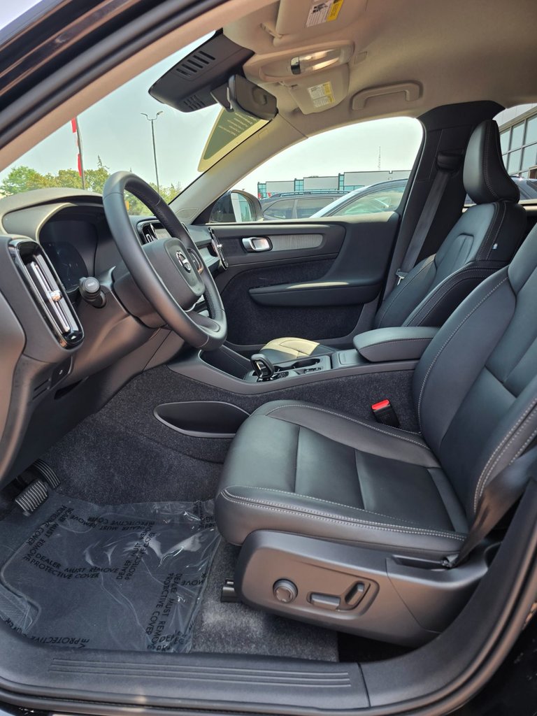 2025 Volvo XC40 CORE BRIGHT THEME-24