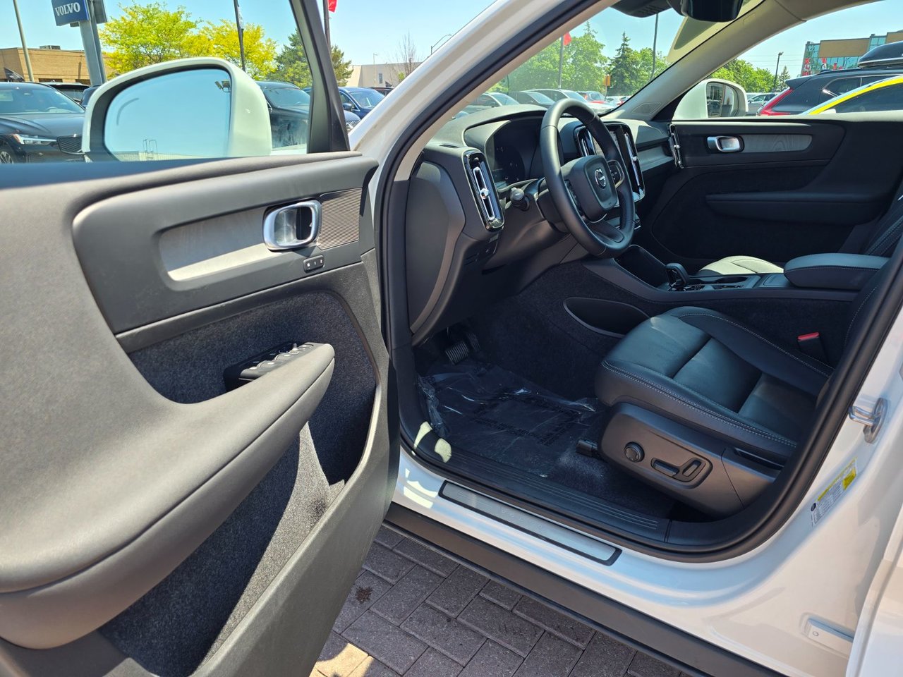 2025 Volvo XC40 CORE BRIGHT THEME-10