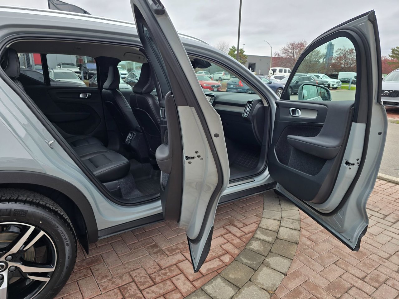 2025 Volvo XC40 CORE BRIGHT THEME-10