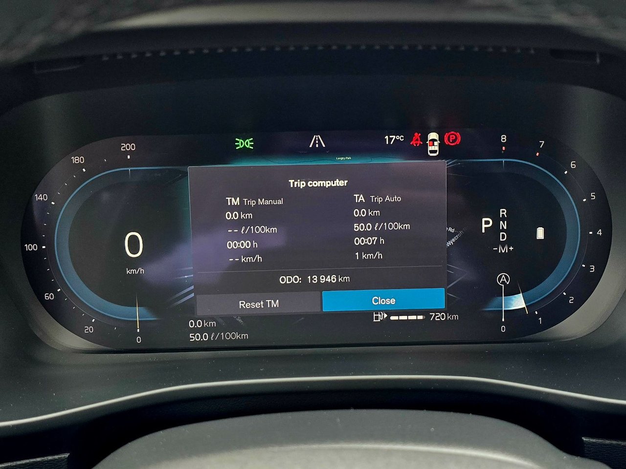 2025 Volvo XC40 CORE BRIGHT THEME-1
