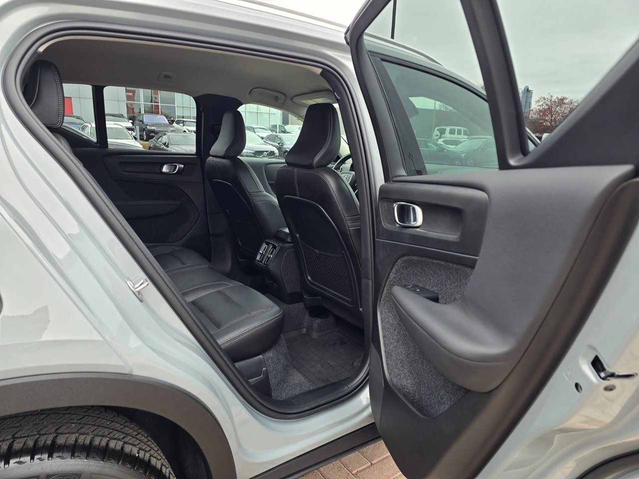 2025 Volvo XC40 CORE BRIGHT THEME-18