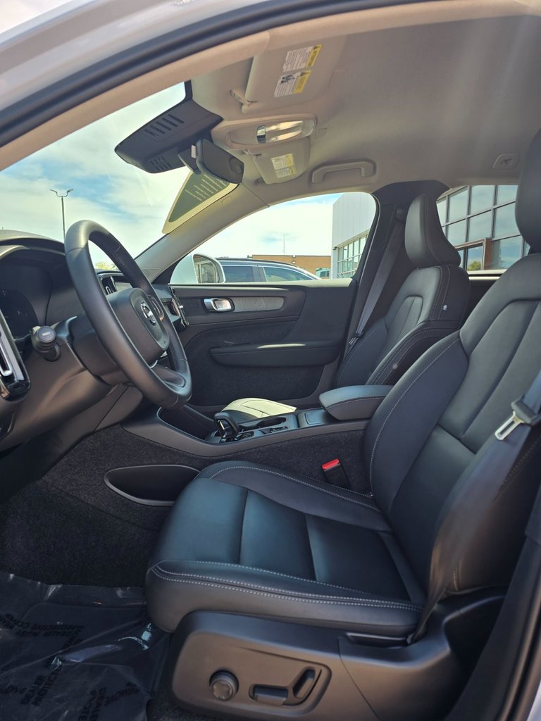 2025 Volvo XC40 CORE BRIGHT THEME-24
