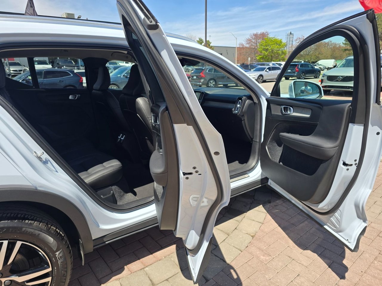 2025 Volvo XC40 CORE BRIGHT THEME-10