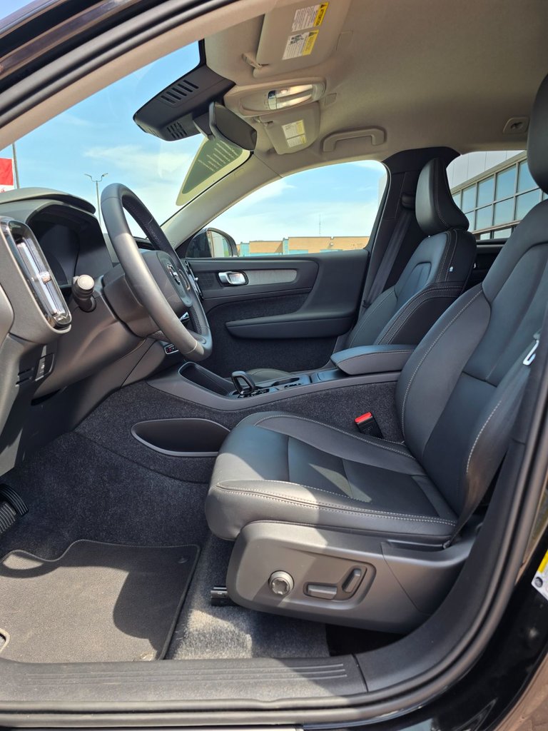 2025 Volvo XC40 CORE BRIGHT THEME-24