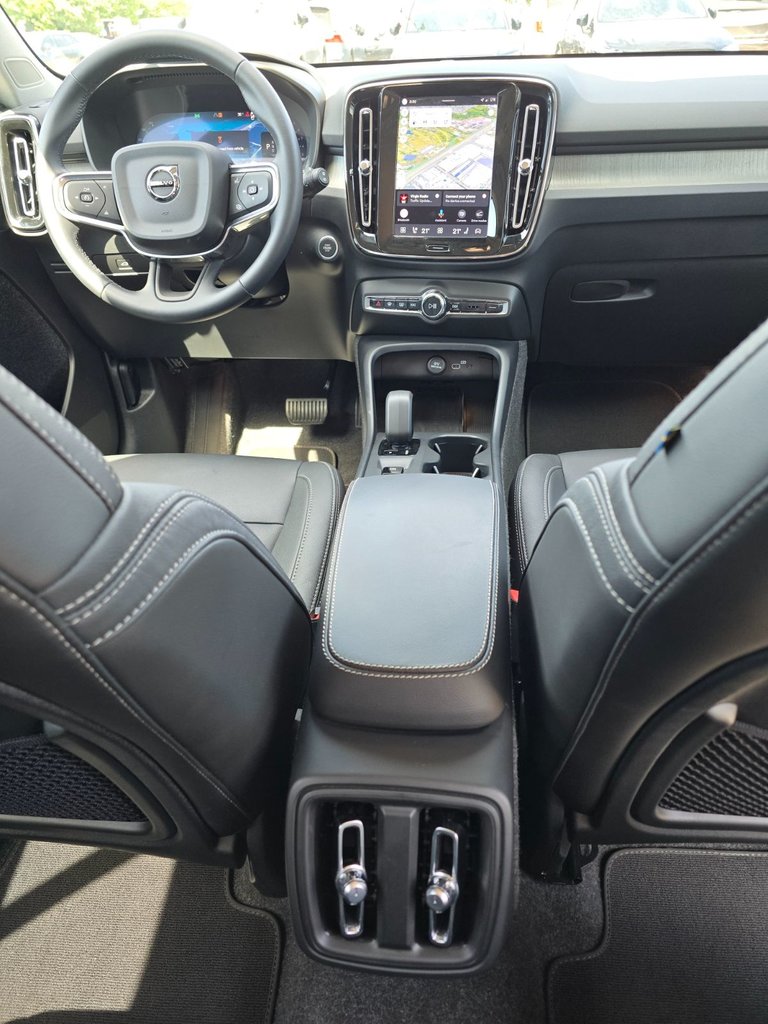 2025 Volvo XC40 CORE BRIGHT THEME-21