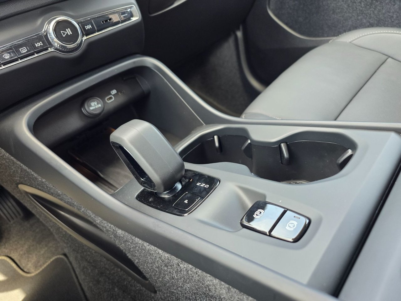 2025 Volvo XC40 CORE BRIGHT THEME-29
