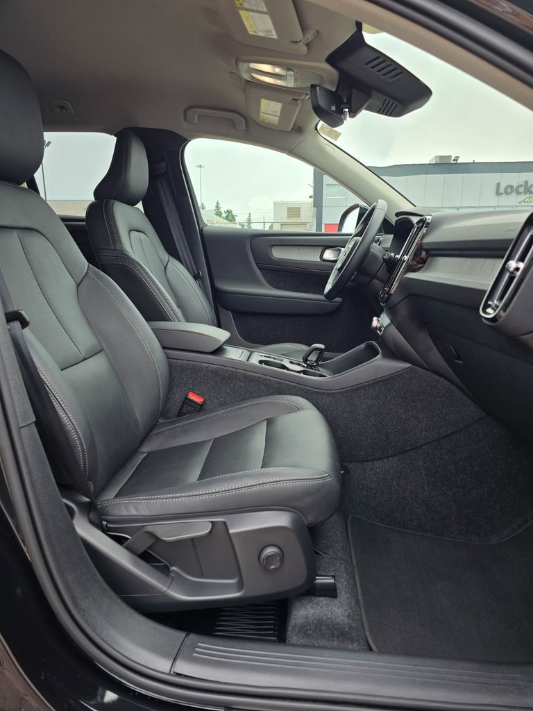 2025 Volvo XC40 CORE BRIGHT THEME-22