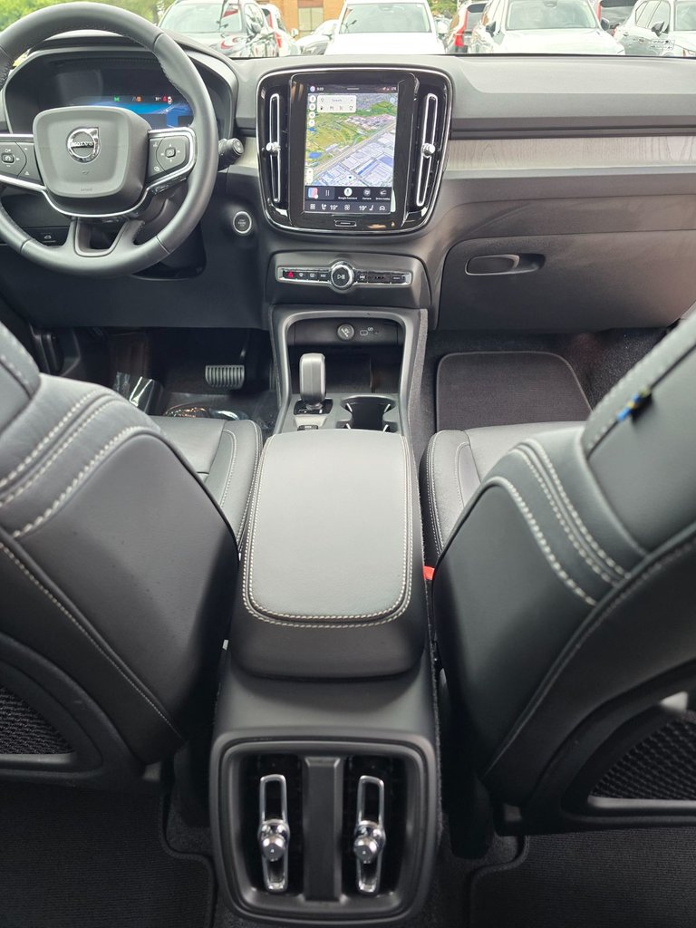 2025 Volvo XC40 CORE BRIGHT THEME-20