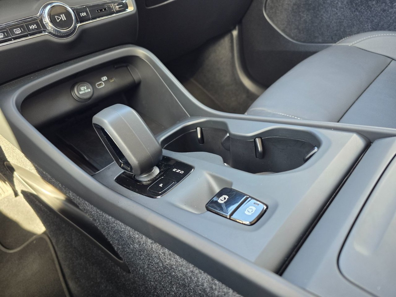 2025 Volvo XC40 CORE BRIGHT THEME-29
