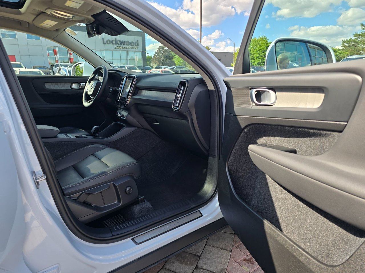 2025 Volvo XC40 CORE BRIGHT THEME-22