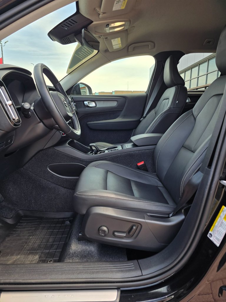 2025 Volvo XC40 CORE BRIGHT THEME-24