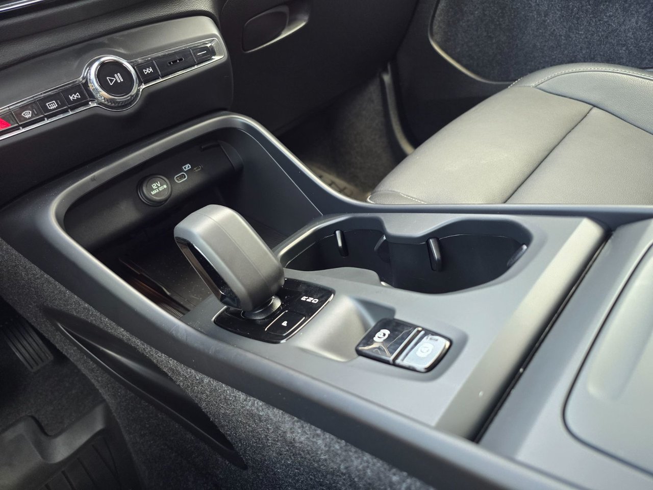 2025 Volvo XC40 CORE BRIGHT THEME-29