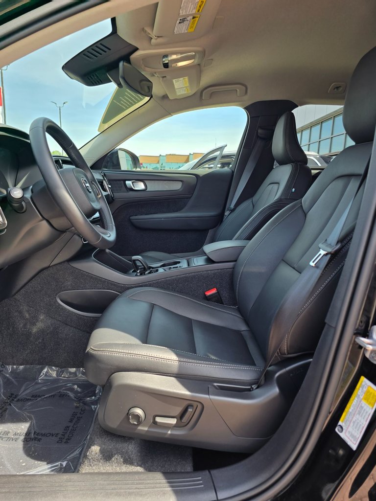 2025 Volvo XC40 CORE BRIGHT THEME-25