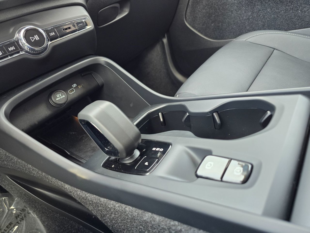 2025 Volvo XC40 CORE BRIGHT THEME-30