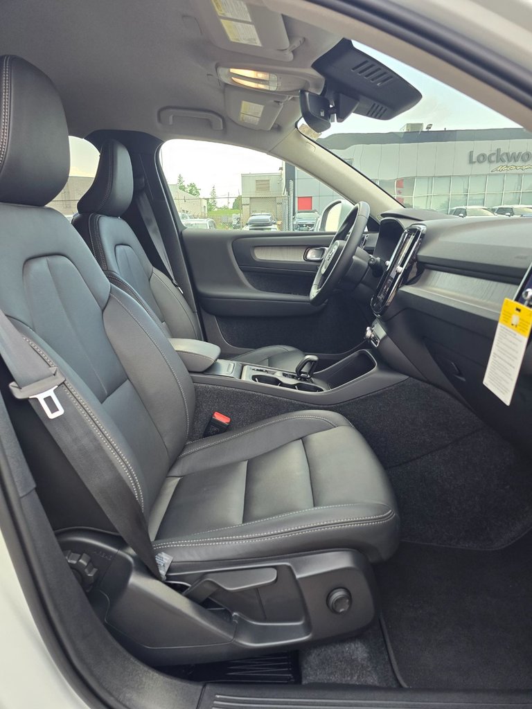 2025 Volvo XC40 CORE BRIGHT THEME-23