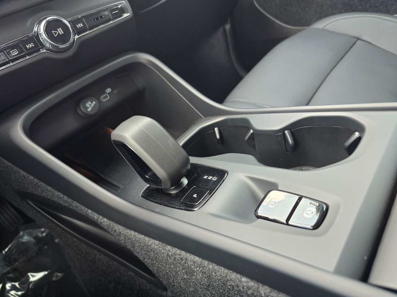 2025 Volvo XC40 CORE BRIGHT THEME-28