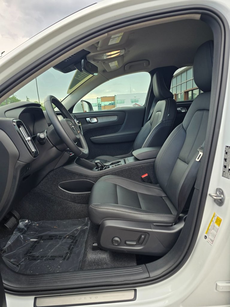 2025 Volvo XC40 CORE BRIGHT THEME-24