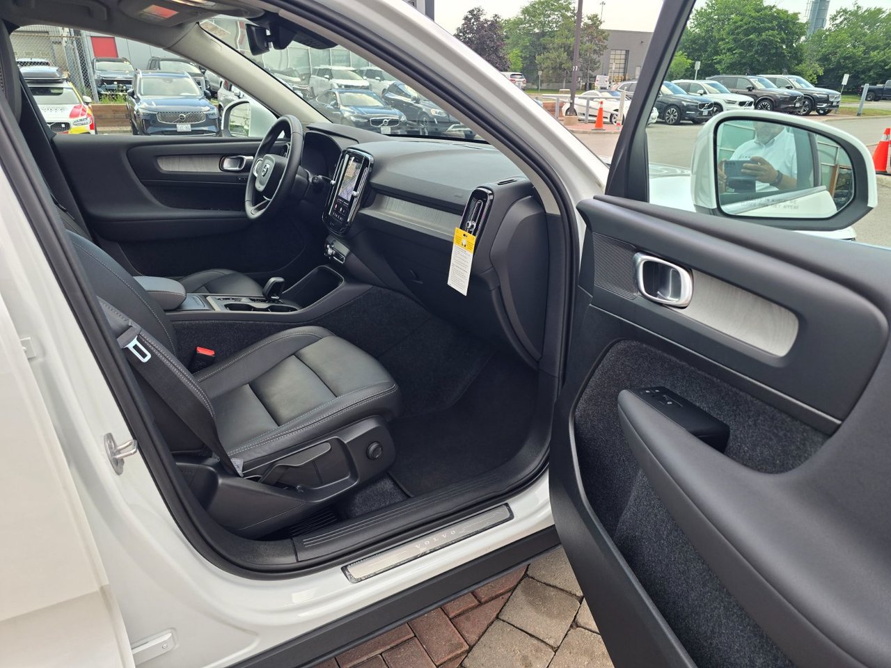 2025 Volvo XC40 CORE BRIGHT THEME-22