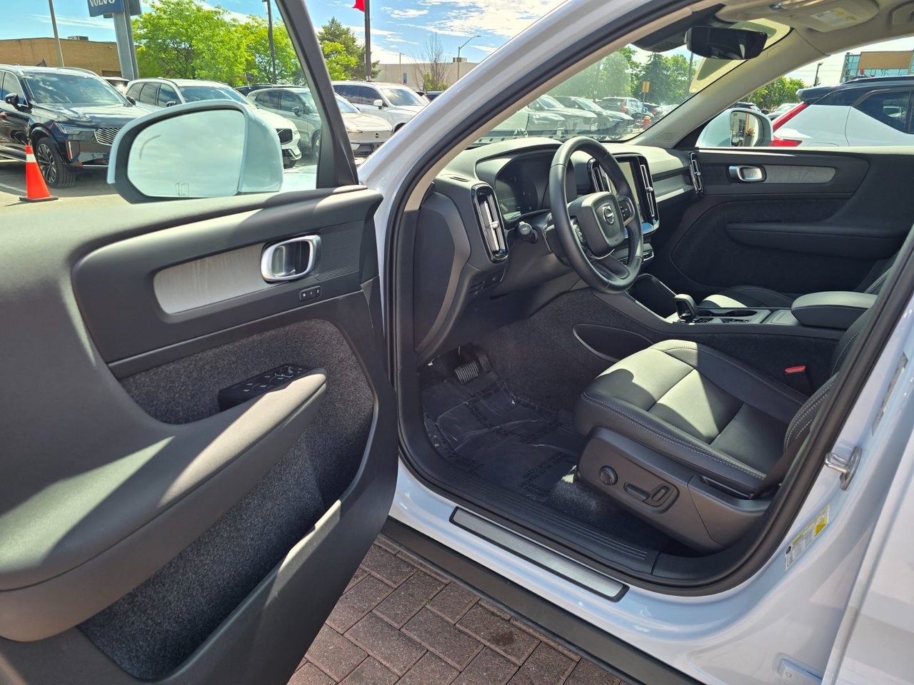2025 Volvo XC40 CORE BRIGHT THEME-12