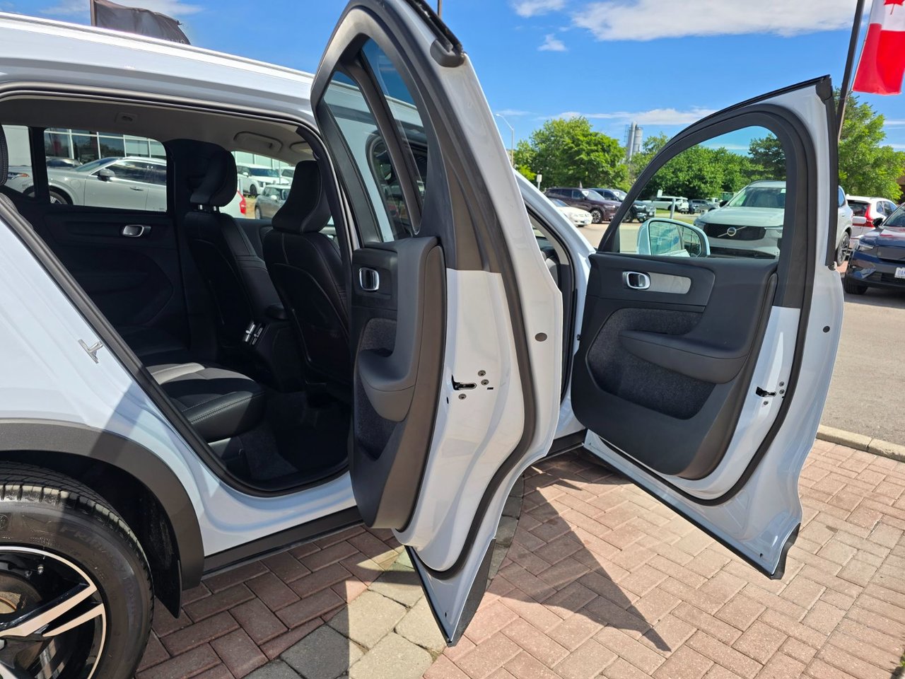 2025 Volvo XC40 CORE BRIGHT THEME-10