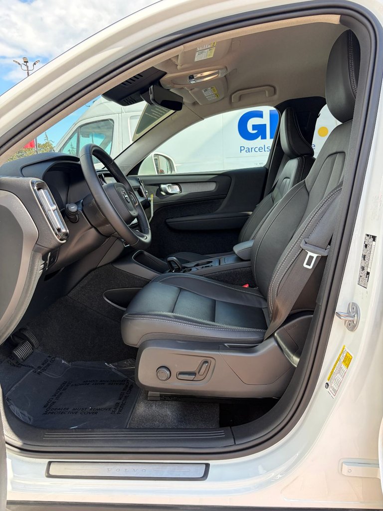 2025 Volvo XC40 CORE BRIGHT THEME-23