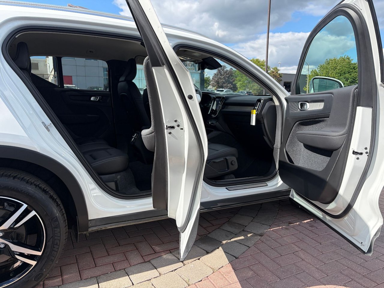 2025 Volvo XC40 CORE BRIGHT THEME-10