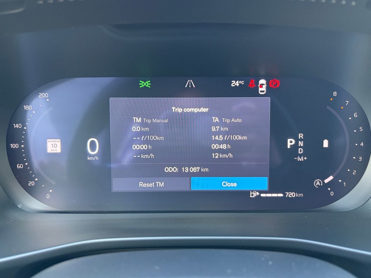 2025 Volvo XC40 CORE BRIGHT THEME-1