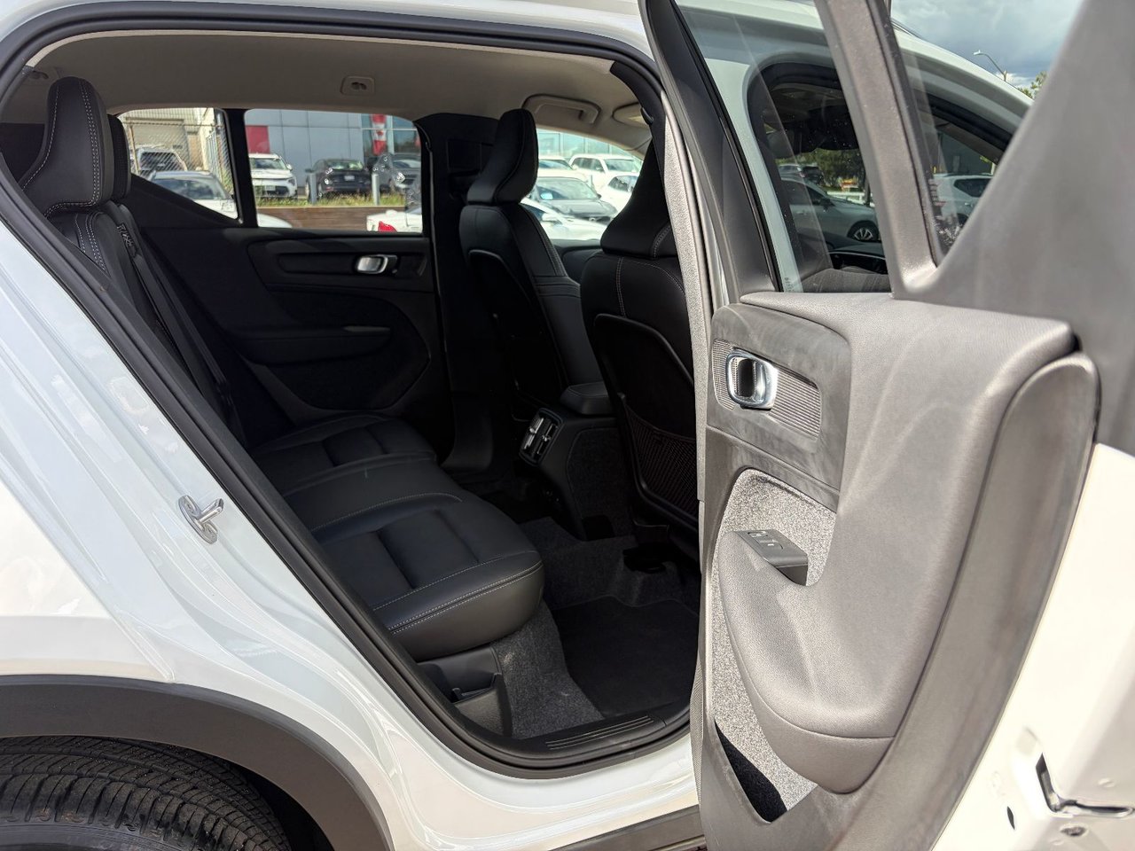 2025 Volvo XC40 CORE BRIGHT THEME-18