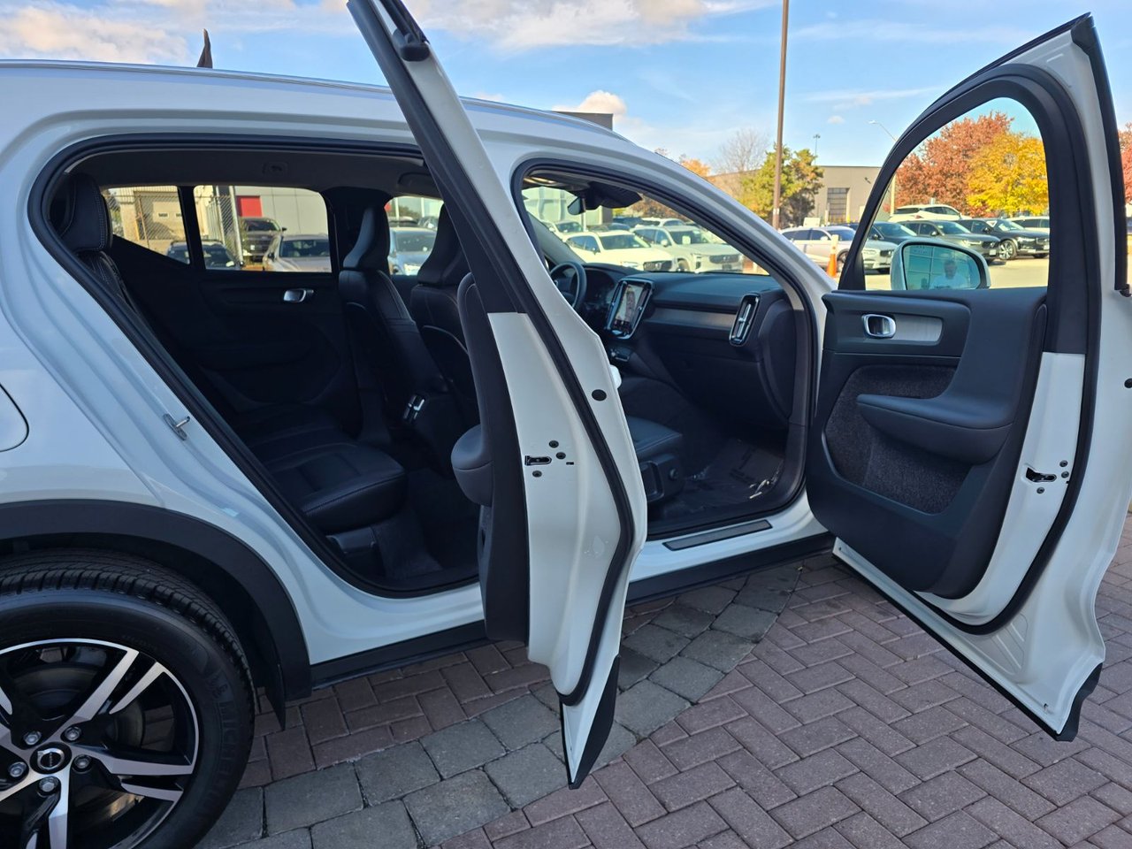 2025 Volvo XC40 CORE BRIGHT THEME-10