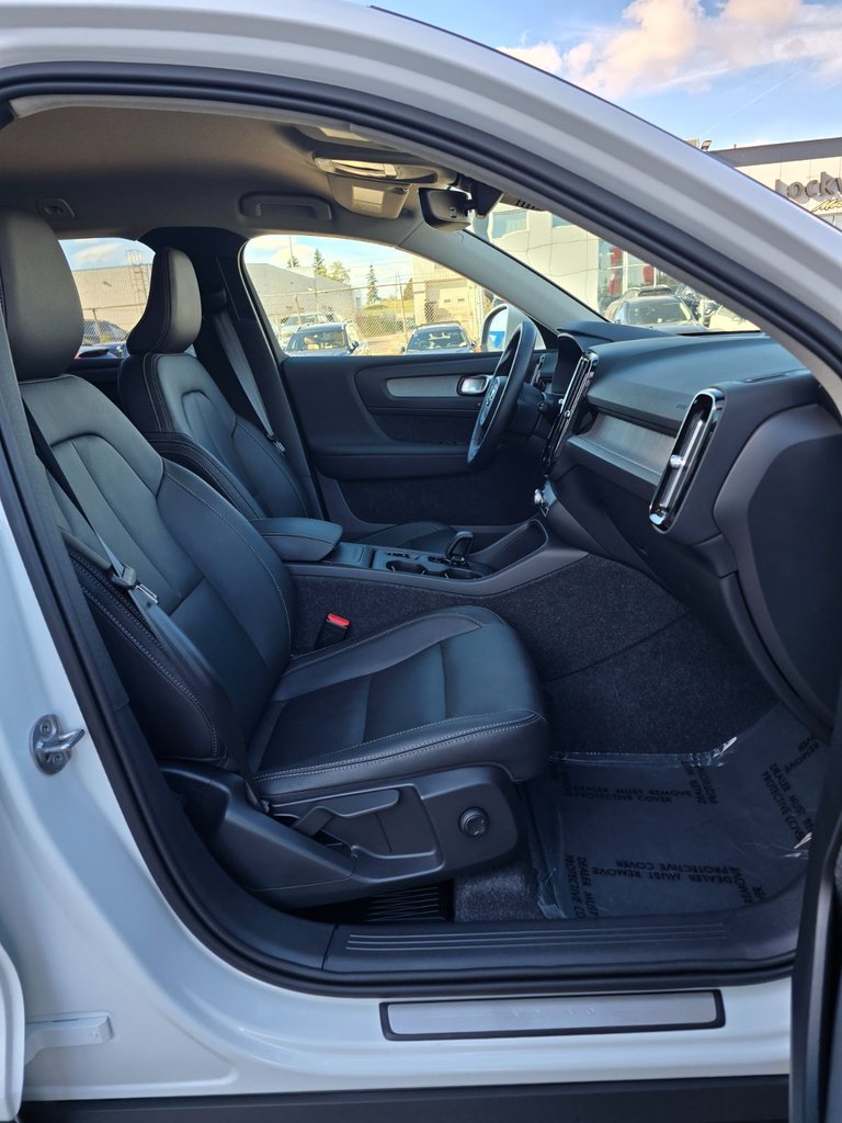 2025 Volvo XC40 CORE BRIGHT THEME-23