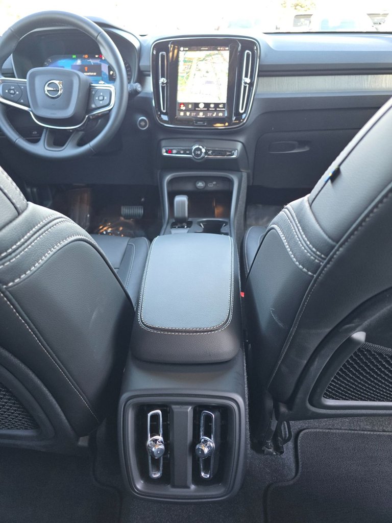 2025 Volvo XC40 CORE BRIGHT THEME-21